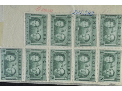 Albania. Accumulation mostly ★★ 1920s–30s in ten envelopes. Interesting mix of various issues with some duplication incl overprints and higher values. Please inspect. Fine quality. (700-800)