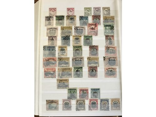 Malaysia. Mostly used. Collection 1860s–2000s in two stockbooks incl. nice stamps from many states. E.g. Kedah, Labuan, North Borneo, Sarawak, Straits Settlements and Trengganu, etc. Mi approx. 4600 Euro. (2200)