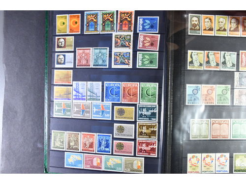 Portugal. Collection/accumulation ★★ 1958–94 in large stockbook. MNH set, series, single stamps and mini-sheets. Please see a selection of scans at www.philea.se. Excellent quality.