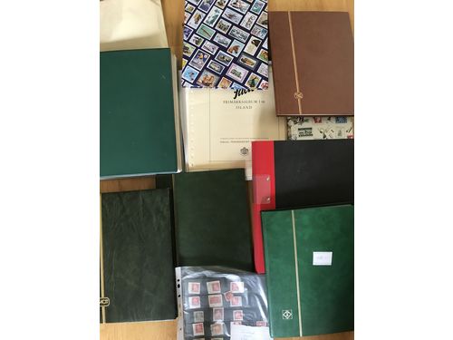 Britain. ★★/★/⊙. Coll/accumulation classic-1980´s in two binders and three stockbooks. Containing much ** England, Channel Islands and some Regionals etc.Also e.g. Sweden, coll. Finland and Iceland etc. Approx. 13 kg.