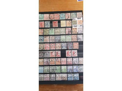 Hungary. Collection mostly used 1900–96 in box. Three large stockbooks and a smaller one with stamps. Also included envelopes with duplicates and two catalogues from 2000 and 1994. Good quality. Approx. 7 kg. (>2500)
