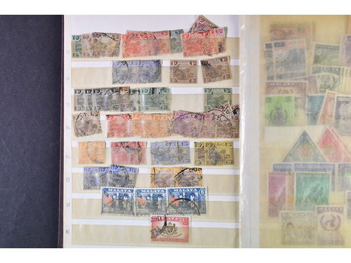 Malaysia. Collection/accumulation mostly used Classics–1980s in four smaller size stockbboks. E.g. Straits settlements, various Malayan States, modern Malaysia and also Singapore. Better values included. Mostly fine quality. (2000-2500)