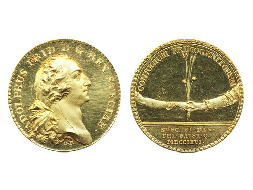 Medals, regal, Sweden. Adolf Fredrik, Hild. 43, Adolf Fredrik, wedding between Crown Prince Gustav (III) and Princess Sofia Magdalena of Denmark 1766, by D. Fehrman. Gold, 27.68 g (34 mm). Insignificant hairlines on reverse. 01/Good 01.