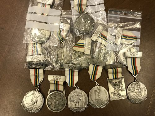 Medals, non-regal, ALL WORLD. 13 different OLYMPIC GAMES, Reu & Co Heubach, 1904-1968. Ca 45-46gr/st.  .