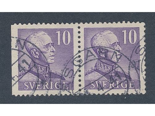 Sweden. Facit 273BC1 used, 1939 Gustaf V large numerals 10 öre violet, pair perf 3+4 sides with coloured line in coat lapel. Wide margin, cancelled ÅSGARN 1941. SEK 2200
