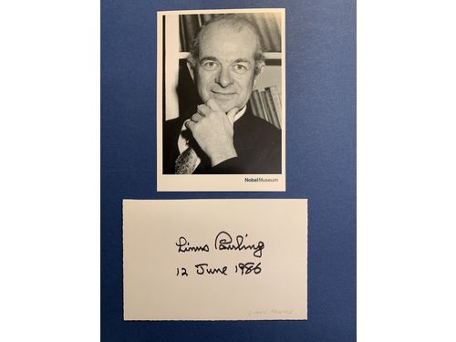 Autographs. Linus Carl Pauling (1901–1994). American chemist, biochemist, chemical engineer, peace activist, author and educator. Nobel Prize in chemistry 1954. Card with autograph, dated 12 June 1986.