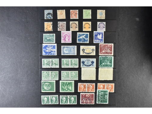 Sweden. Lot used 1855–1940 on visir leaves. Starts with F2 and ends up with Bellman (1940). Includes UPU congress (1924) with 10 öre wm wavy lines, some BC/CB-pairs and a lot more. Please see a selection of scans at www.philea.se. Somewhat mixed quality. (55)
