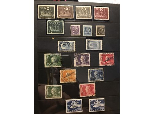 Sweden. ★★/★/⊙. Collection 1858–1969 in Visir binder incl. dupl. Containing e.g. F153–55 and 203–07**, mainly ** from 1935 incl. two sets Swedish Parliament and two sets Three Crowns, nine BC/CB-pairs, etc.