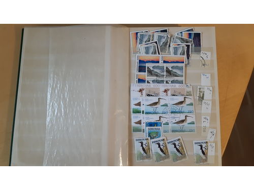 The Faroes. Collection ★★/⊙ 1975–1994 in small stockbook. Sorted duplicates incl. strips and blocks of four. Fine quality. (800)