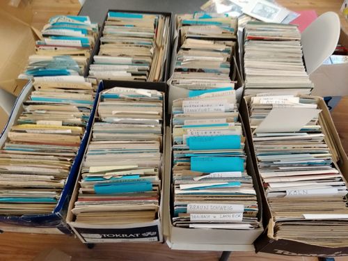 Germany, mixed. Picture postcards, collection/accumulation. Old - modern sorted by cities in 7 boxes, mostly unused (3000 - 3500), Sweden and some foreign, almost all modern A 6 in 5 albums, one box + loose cards ( 1200-1500). Must be collected. Approx. 50 kg.