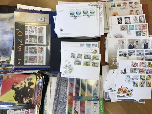 Sweden. Face value. Lot mostly ca. 1980–2000 incl. several souvenir folders and booklets, face value approx. 3500. Also 100s of FDCs 1970s–2010s. Approx. 15 kg.