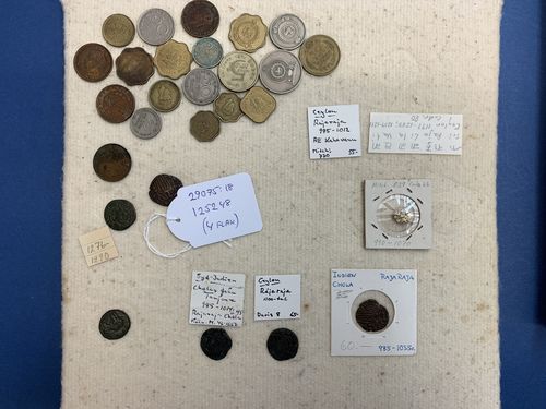 Coins, ALL WORLD, Mixed. One box with hundreds of coins, Ceylon, Morocco, VOC and Romans, mixed quality.  .